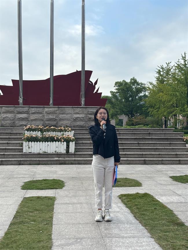 主持.jpg 主持.jpg