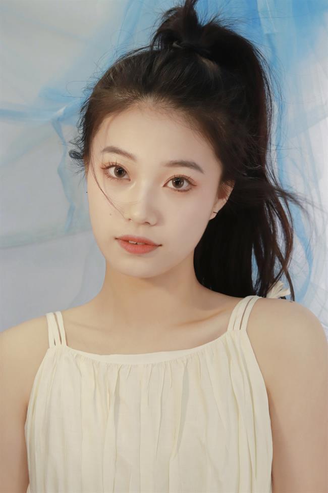 方翎铭照片.jpg 方翎铭照片.jpg