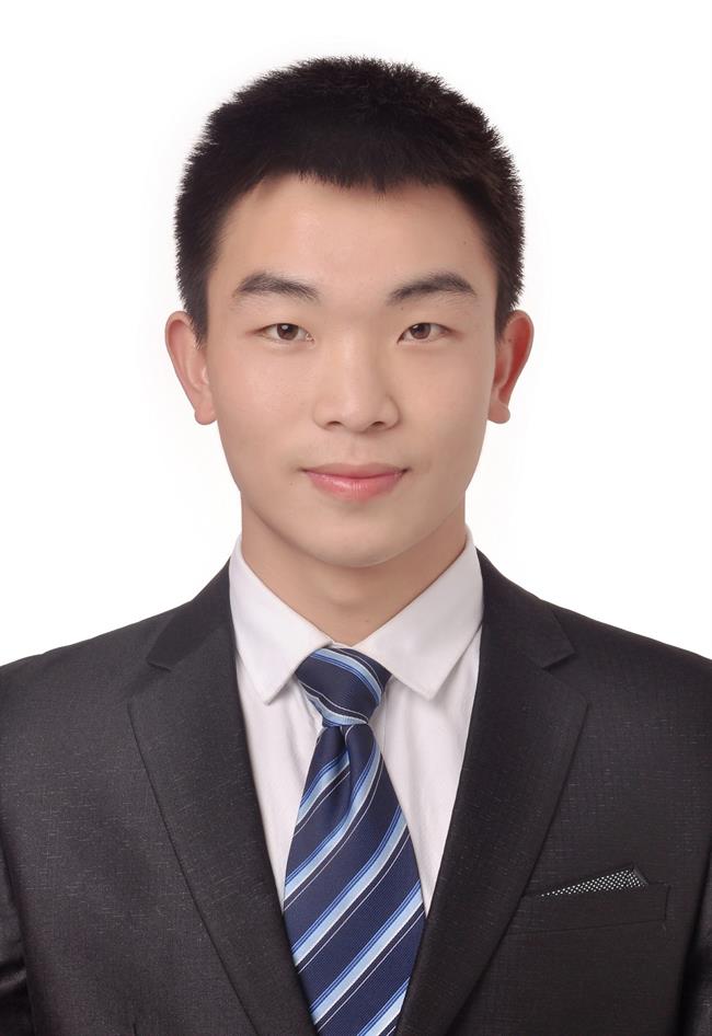 标准照.jpg 标准照.jpg