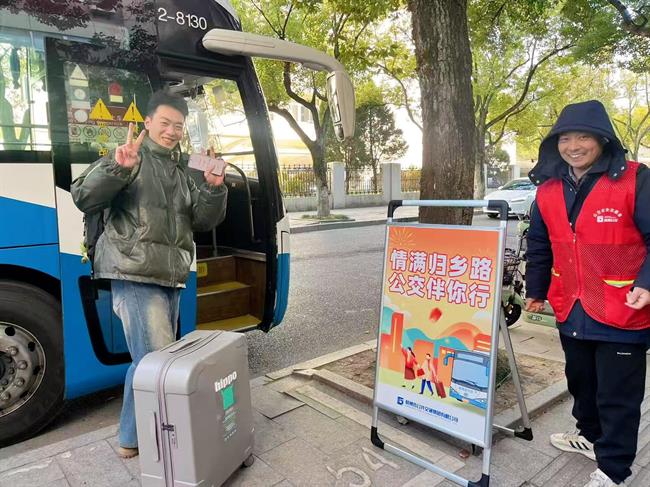 本校教师拍摄.jpg 本校教师拍摄.jpg