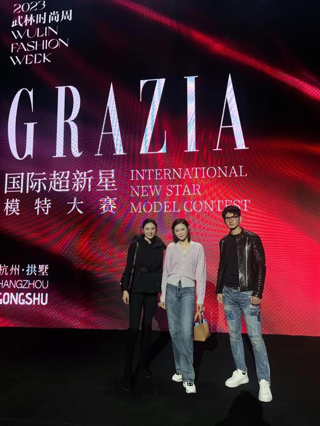 教研室合照.jpg 教研室合照.jpg