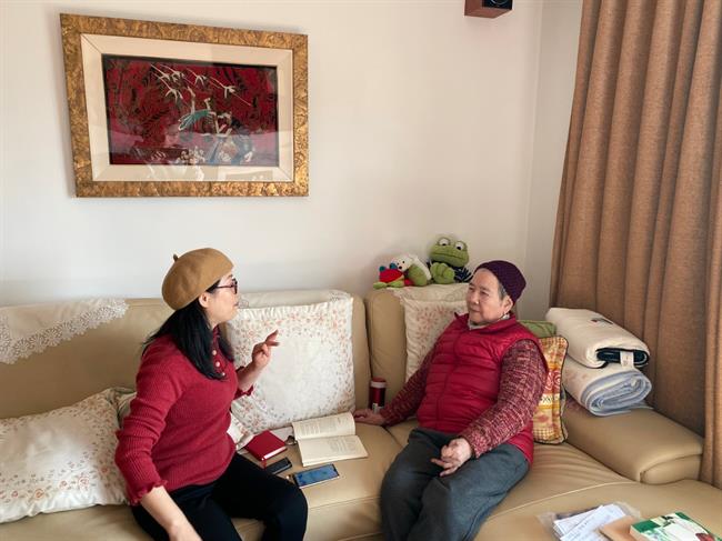 5 向越剧表演艺术家吕瑞英请教语音问题.jpg 5 向越剧表演艺术家吕瑞英请教语音问题.jpg