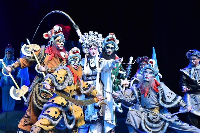 图6 由学校绍剧班与萧山绍剧团联合制作的孙悟空三打白骨精在胜利剧院上演.jpg