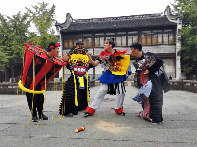 14.第八届乌镇戏剧节 古镇嘉年华剧目《年岁庙会》(1).jpg